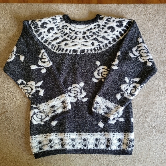 Vintage Sams Souci grey and white rose sweater size small - Picture 6 of 11